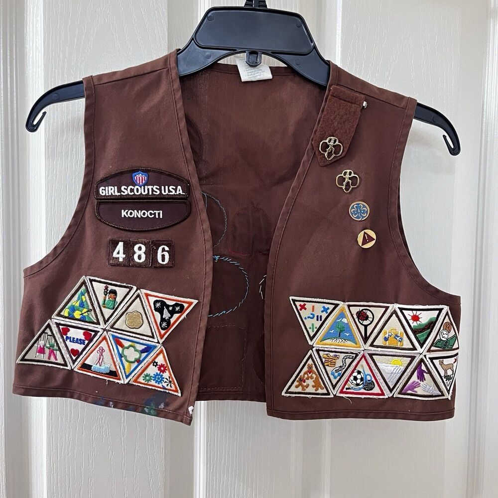 VTG Girl Scouts of America Brown Brownie Vest Pins Badges USA Size Medium 10-12